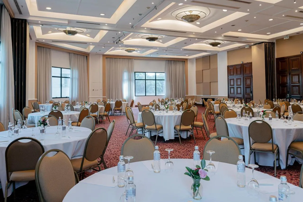 Grand Mercure Sao Paulo Ibirapuera 5*,